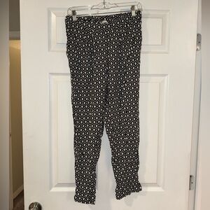 H&M Black and White Geometric Print Cotton Jogger Pants - Size 8 🖤